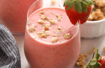Strawberry Smoothie (4 Ingredients, No Ice!)